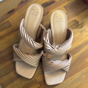 A New Day Women's Beige Twist Sandals